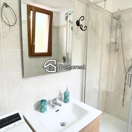 Eden 2 Minutes From The Beach, First Floor Ferienhaus *