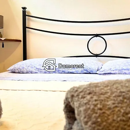 Eden 2 Minutes From The Beach, First Floor Ferienhaus